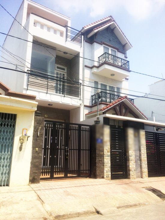 Bán gấp nhà phố hiện đại 2 Lầu mặt tiền đường số 49, P. Bình Thuận, Q.7