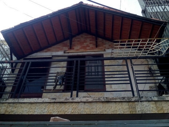 Cần bán gấp nhà nát 1 lầu 4x21m, hẻm xe hơi 487 Huỳnh Tấn Phát, Quận 7