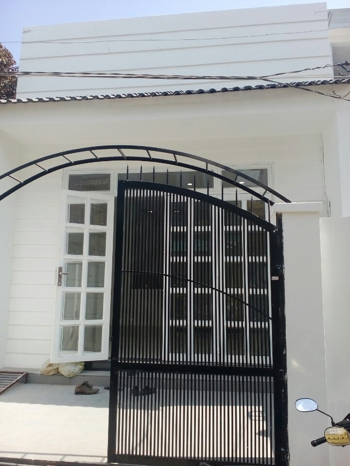 Kẹt tiền cần bán nhà cấp 4 hẻm xe hơi đường Lâm Văn Bền, Quận 7 5x19m, giá 2.69 Tỷ