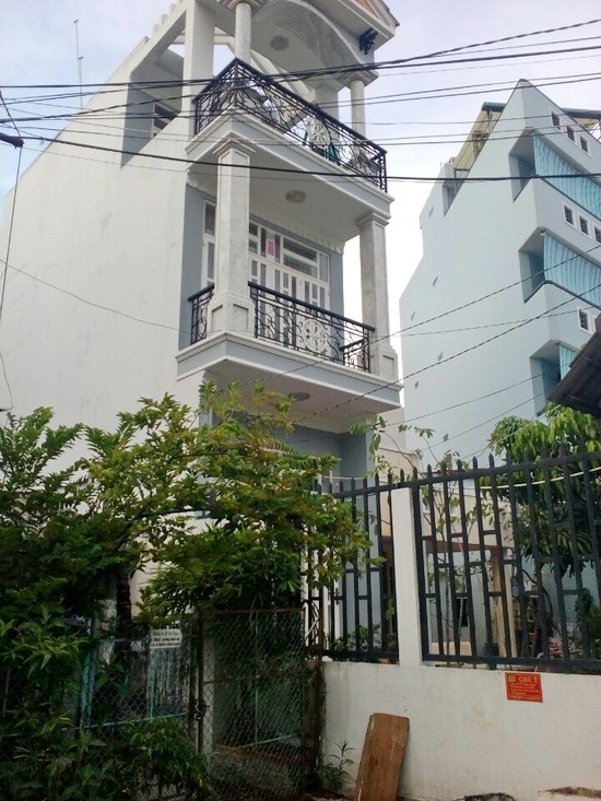 Cần bán gấp nhà phố 2 lầu MT đường số 49, P. Bình Thuận quận 7